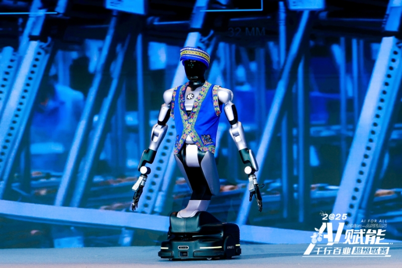 具身智能機器人“愛寶”亮相“AI超級聯(lián)賽”。主辦方供圖