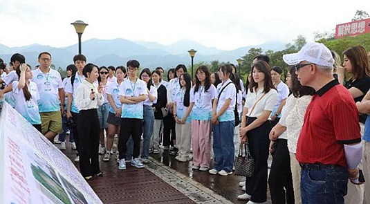 2025年桂港澳大藤峽經(jīng)貿(mào)文化交流暨桂港澳青少年交流活動在貴港市舉行