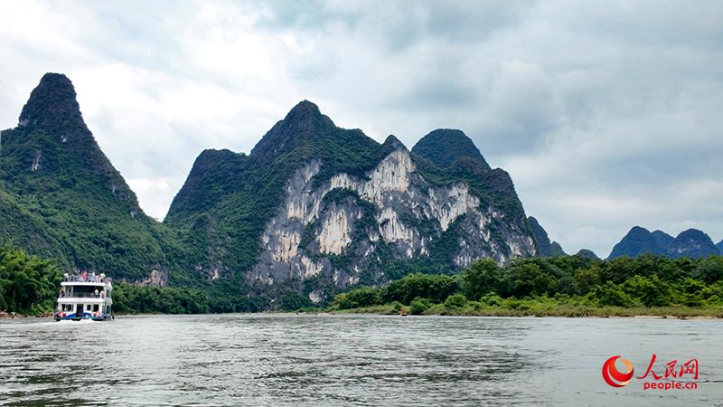 桂林九馬畫山。人民網(wǎng) 雷琦竣攝