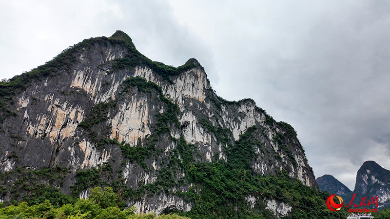 桂林九馬畫山。人民網(wǎng) 雷琦竣攝