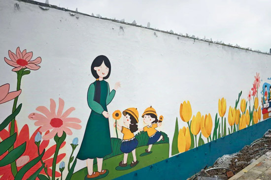 美麗的墻繪在鄉(xiāng)村墻面上綻放異彩