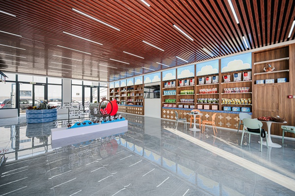 北投興農公司新疆中央集配中心暨疆桂特色產品展示館內部。廣西廣路集團供圖