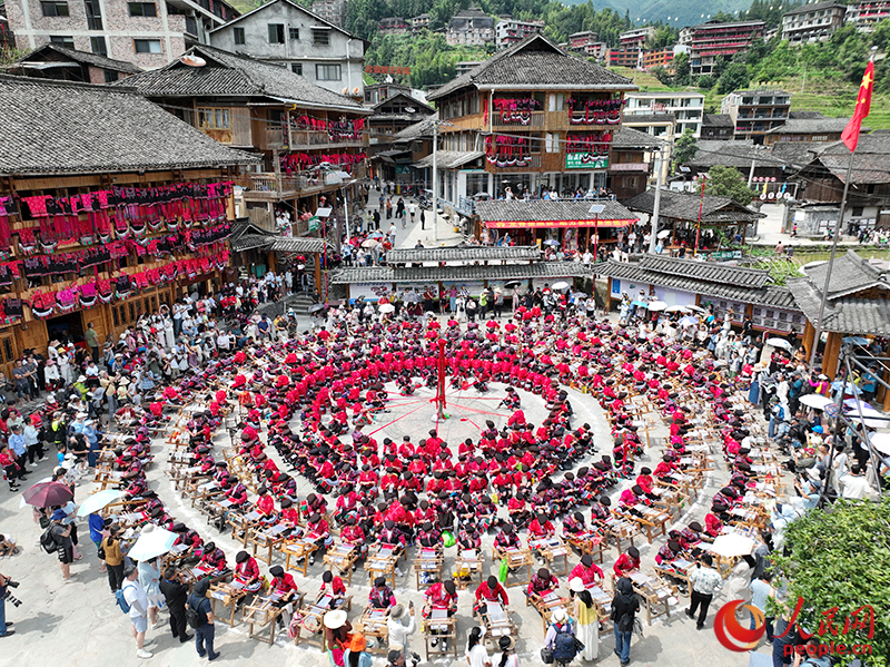 “曬衣節(jié)”是紅瑤重要的傳統(tǒng)節(jié)日。人民網(wǎng) 梁章暉攝