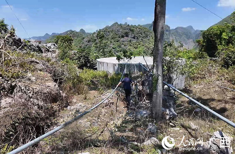 弄恒屯農(nóng)村飲水安全工程連接著集中供水管道。人民網(wǎng) 雷琦竣攝