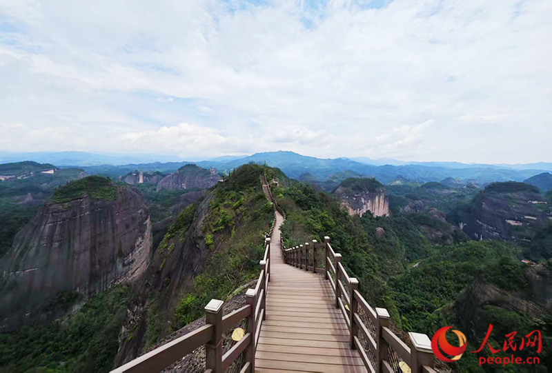 結(jié)合景觀設(shè)置游步道，提升了游覽便利性。人民網(wǎng) 雷琦竣攝