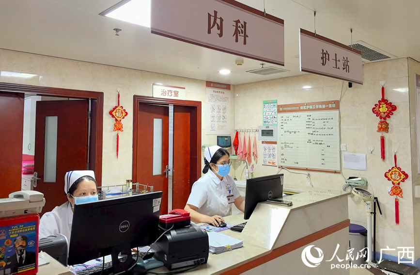 賀州市八步區(qū)江南社區(qū)安寧療護(hù)中心護(hù)士站。人民網(wǎng) 付華周攝