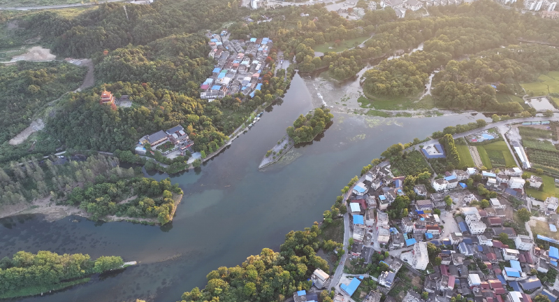 俯瞰靈渠。中共桂林市委員會宣傳部供圖