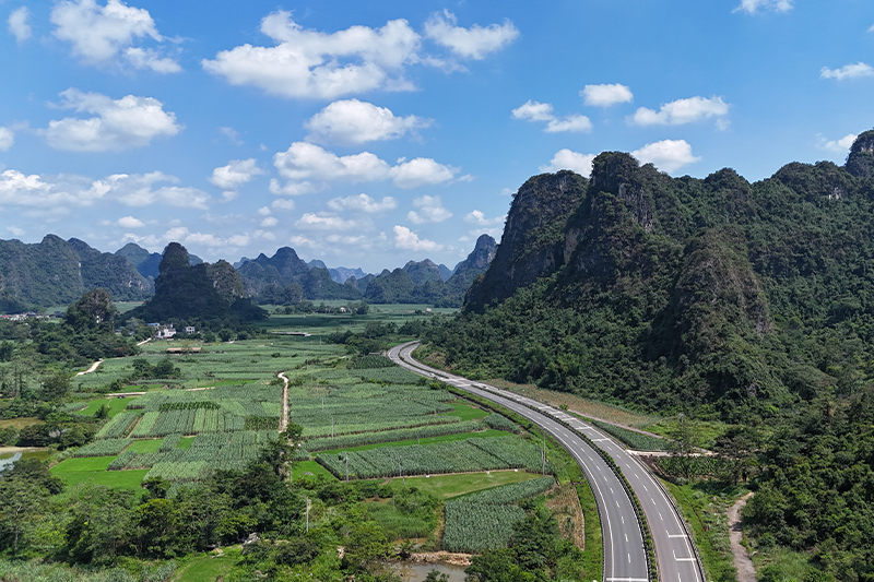 大寧路沿線風(fēng)光。廣西興崇基礎(chǔ)設(shè)施投資有限公司供圖