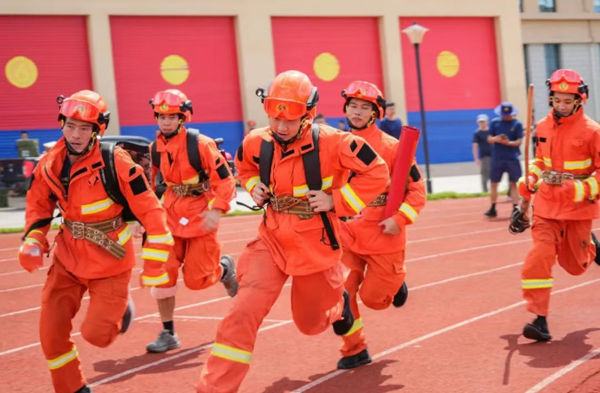 負(fù)重越野比賽環(huán)節(jié)