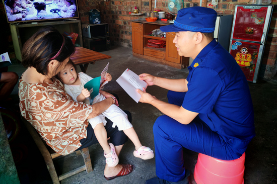 “敲門入戶”開(kāi)展宣傳