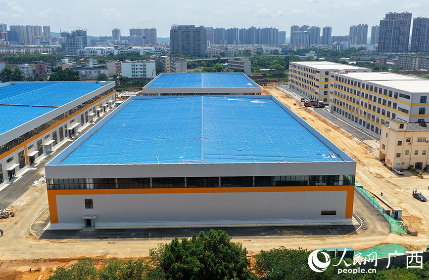 建設(shè)中的無(wú)人機(jī)零部件生產(chǎn)廠房。人民網(wǎng) 付華周攝