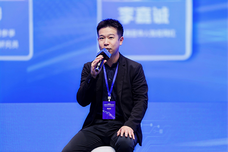 馬來西亞華人知名網(wǎng)紅李嘉誠(chéng)現(xiàn)場(chǎng)點(diǎn)評(píng)。主辦方供圖