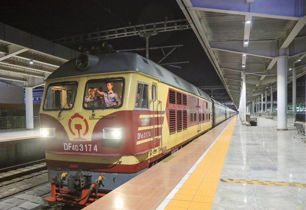 旅游專列即將從桂林北站啟程。李洪銳攝