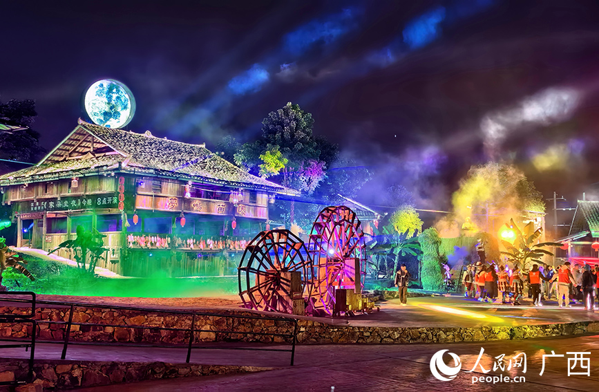 融水夢(mèng)嗚苗寨。人民網(wǎng) 付華周攝