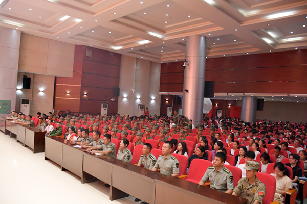 平桂區(qū)2025年秋季新兵歡送大會現(xiàn)場。