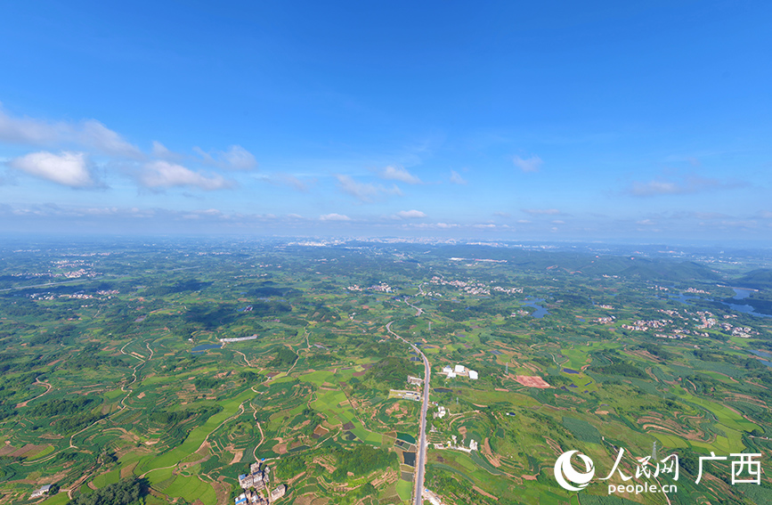 充滿活力的青秀區(qū)鄉(xiāng)村。人民網(wǎng) 付華周攝