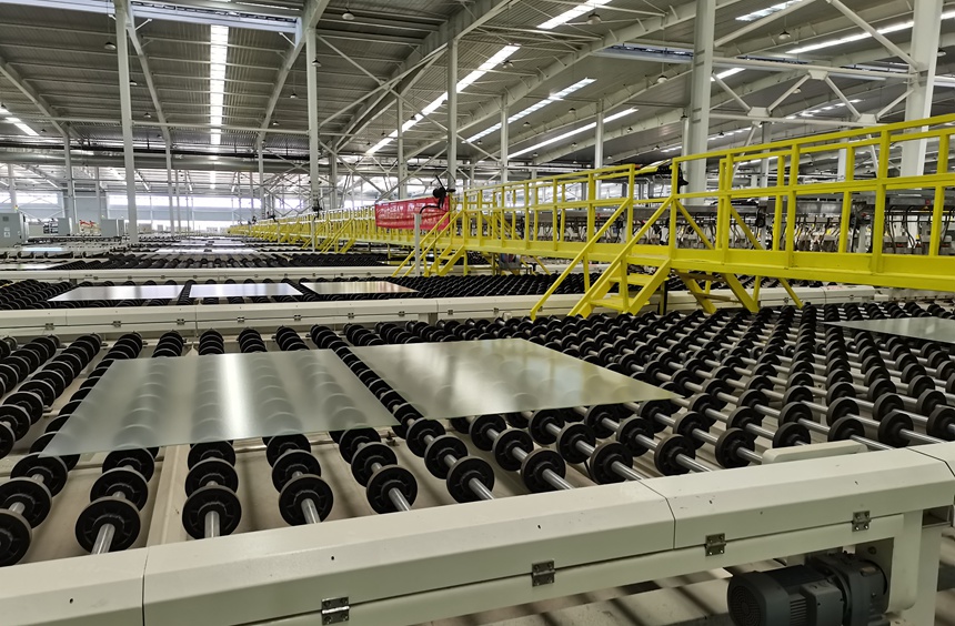 支持光伏玻璃項目。華夏銀行南寧分行供圖