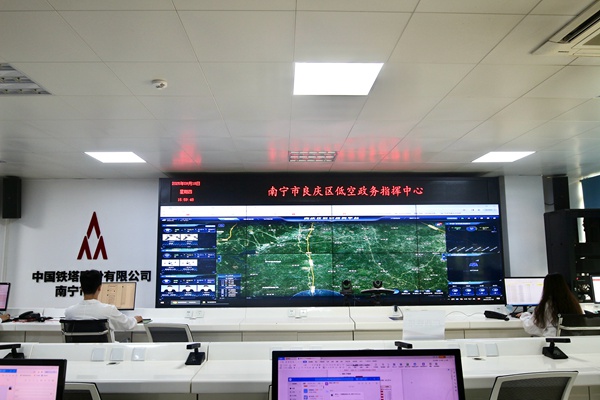 中國鐵塔市南寧分公司東盟期間使用良慶區(qū)低空政務系統(tǒng)配合城區(qū)政府進行巡檢工作。陳妍攝