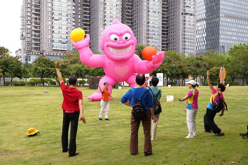 游客打卡拍照。王彩瑩攝