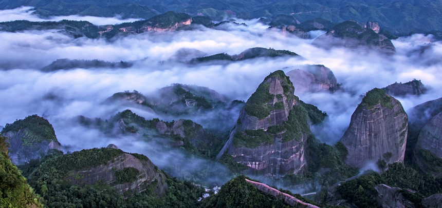 資源縣八角寨景區(qū)丹霞風光