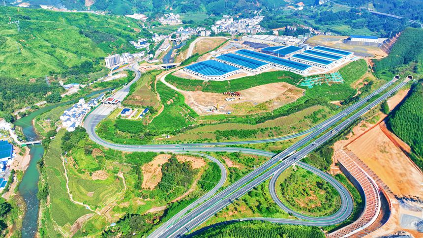 深圳市鹽田區(qū)與凌云縣共建的凌云縣綠色家居產(chǎn)業(yè)園。凌云縣委宣傳部供圖