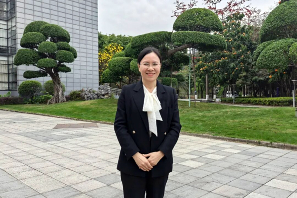 南寧市婦聯黨組書記、主席吳秀紅