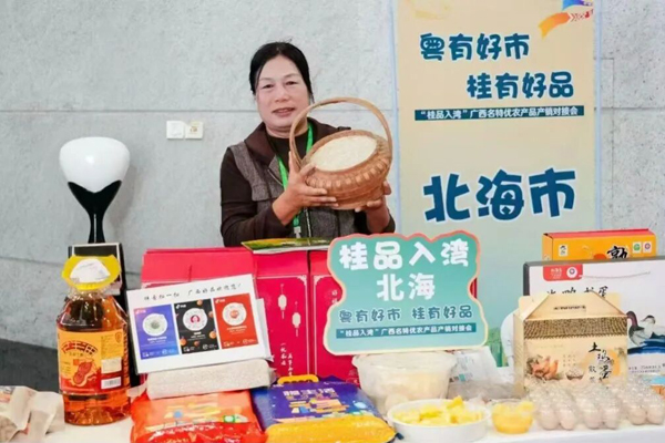 北海市鐵山港區(qū)南康鎮(zhèn)大塘村黨支部書記、村委會主任、婦聯主席陳春燕