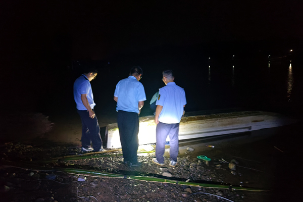 打擊非法捕撈行為執(zhí)法現(xiàn)場。