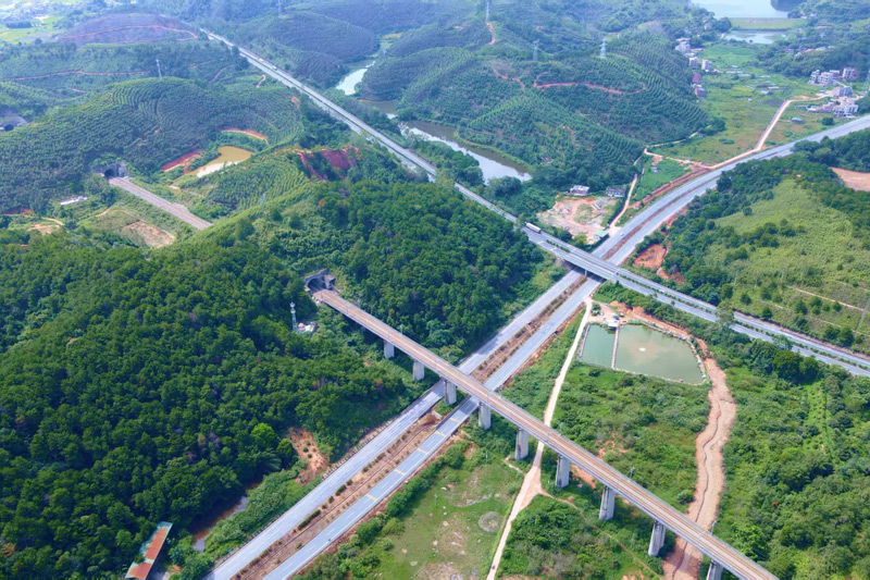 國(guó)道207線繞城東大坡鎮(zhèn)路段。向霖?cái)z