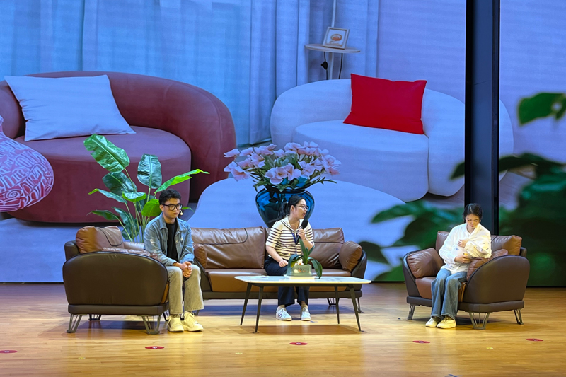 模擬調(diào)解現(xiàn)場(chǎng)。