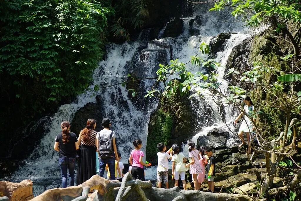 位于那筆村的國家級3A景區(qū)——鳳凰谷旅游景區(qū)