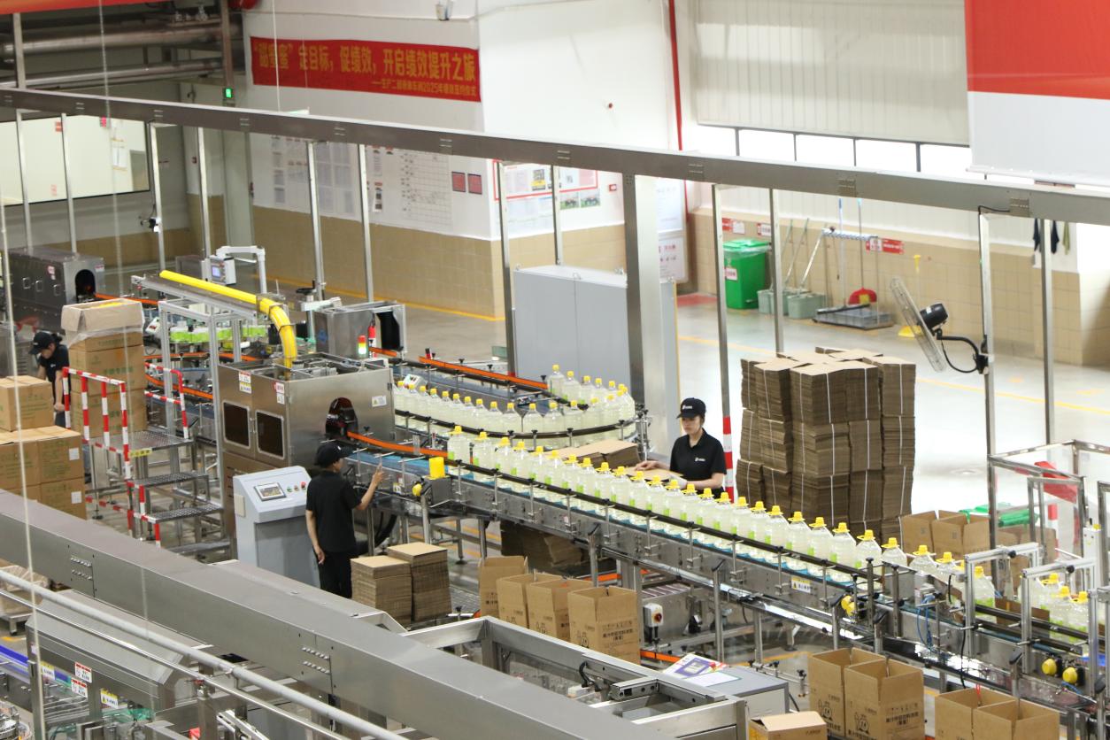 大咖國際食品（廣西）有限公司生產(chǎn)車間。李寶華攝