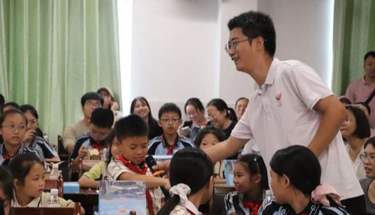 江南區(qū)：創(chuàng)客教育點(diǎn)亮孩子科技?jí)粝?/></a><span><a href=