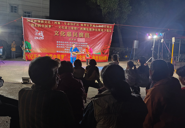 演出活動現(xiàn)場。梁山攝