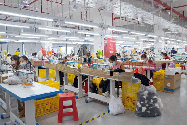 廣西樂吉兒玩具有限公司生產(chǎn)車間。