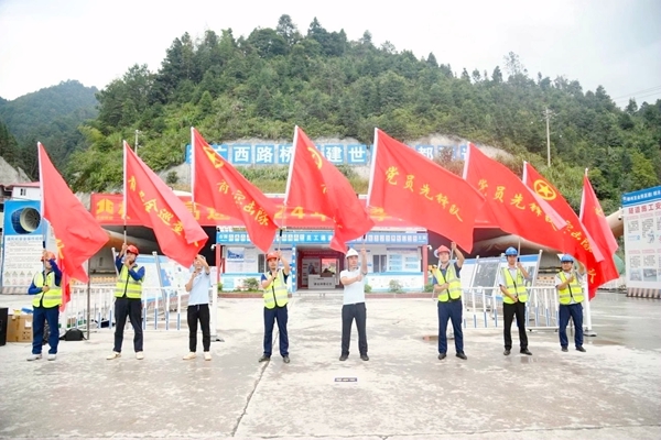 黨員先鋒隊授旗儀式。