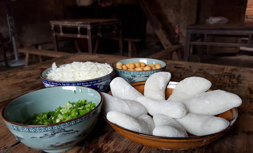 賀州十大金牌小吃——岔山梭子粑。