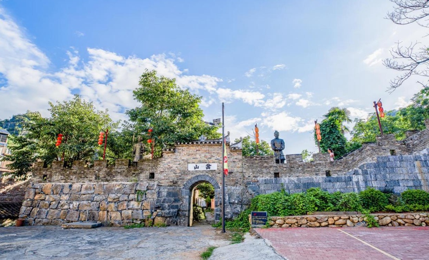 岔山村瀟賀古道古隘口作為瀟賀古道入桂樞紐，是激活古道資源、推動跨省文旅融合的重要節(jié)點。