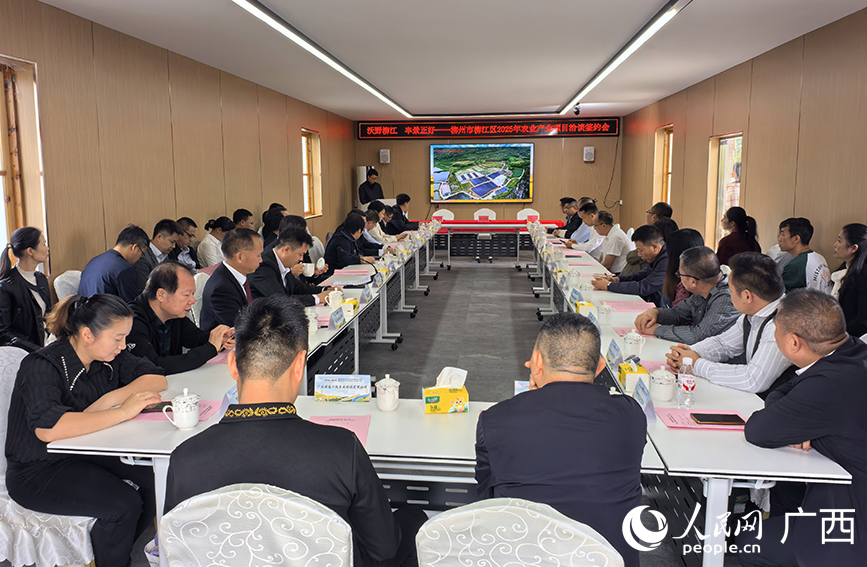 趣味運(yùn)動會。人民網(wǎng) 付華周攝