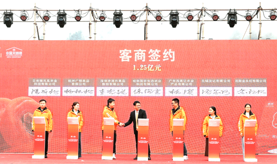 簽約現(xiàn)場。蘇桂攝