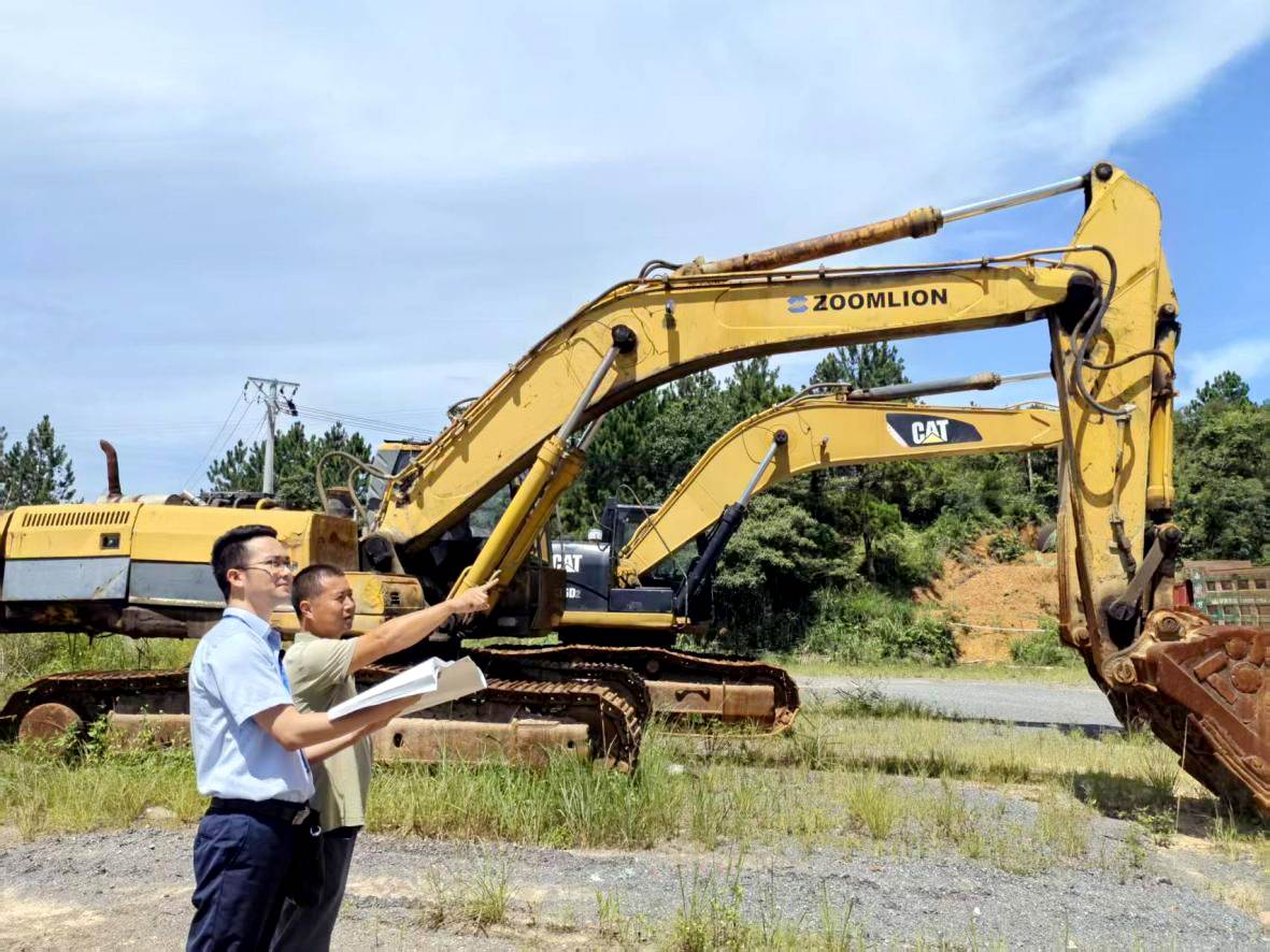 客戶經(jīng)理到小微企業(yè)調(diào)研融資需求。廣西北部灣銀行港口支行供圖
