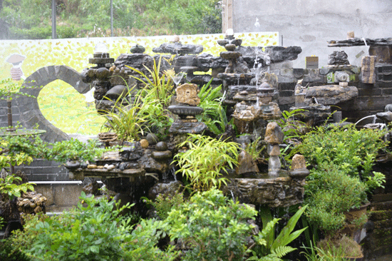 馬王屯村民自己動(dòng)手美化的庭院。邱佳瑜攝