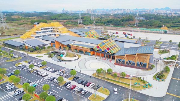 桂林服務(wù)區(qū)全景圖。梁燕攝