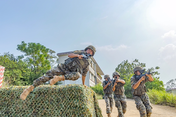 官兵正在前往事發(fā)地域。