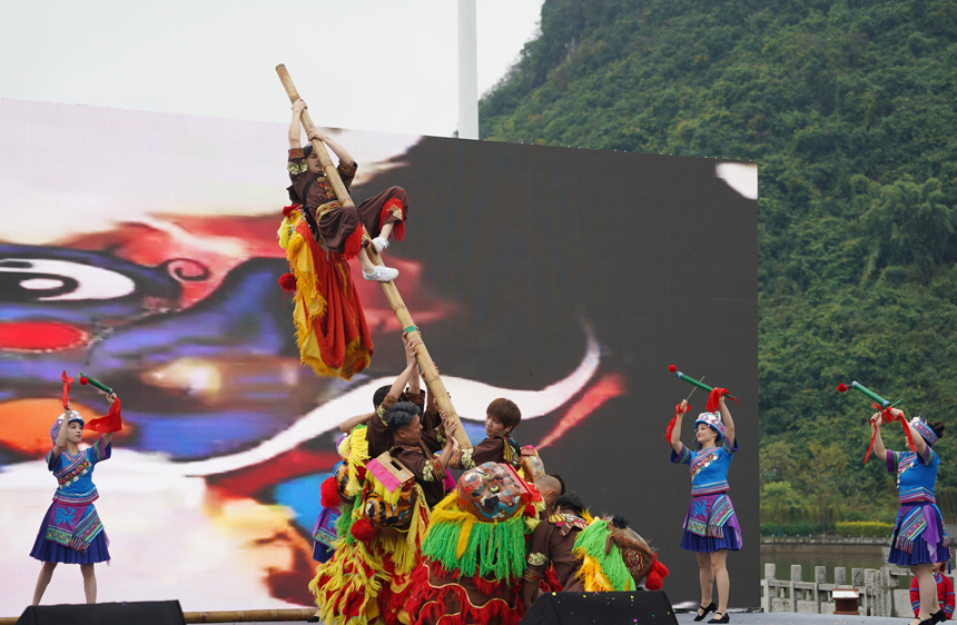 精彩的民俗表演。羅城縣融媒體中心供圖