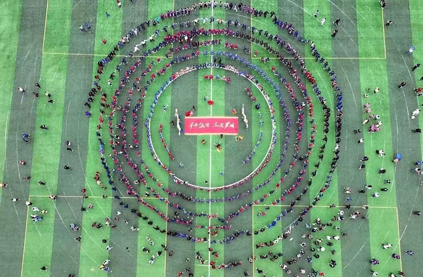 “同心圓”集體舞蹈現場。羅城縣融媒體中心供圖