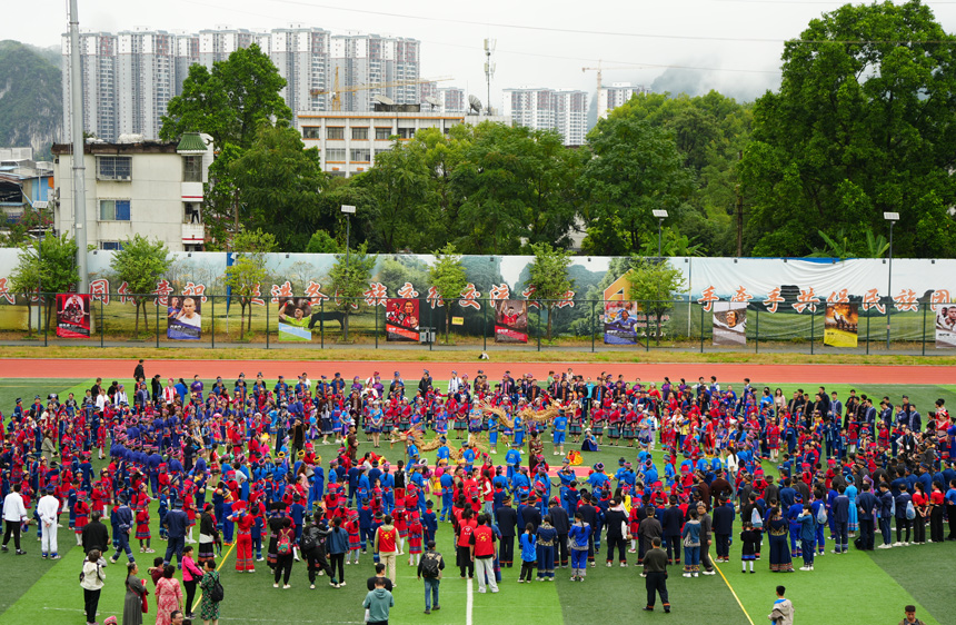 “同心圓”集體舞蹈現(xiàn)場。羅城縣融媒體中心供圖