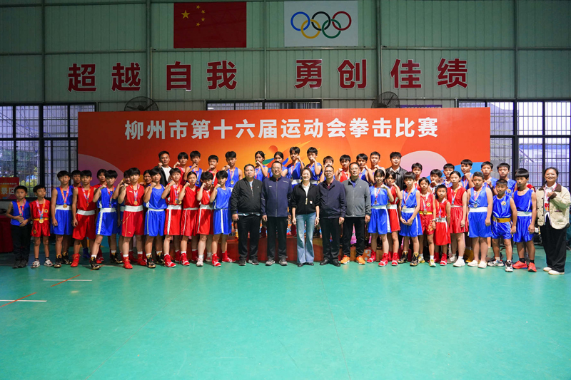 現(xiàn)場合影。蘭德波攝