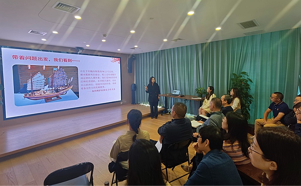 “錳將”代表分享實踐經(jīng)驗。廣西大錳集團供稿