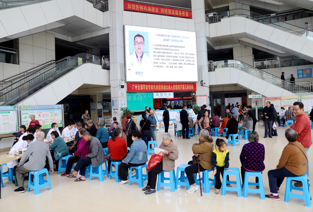 義診現(xiàn)場。黃一平攝